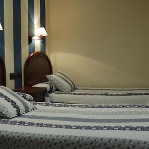 Habitación con 2 Camas Individuales